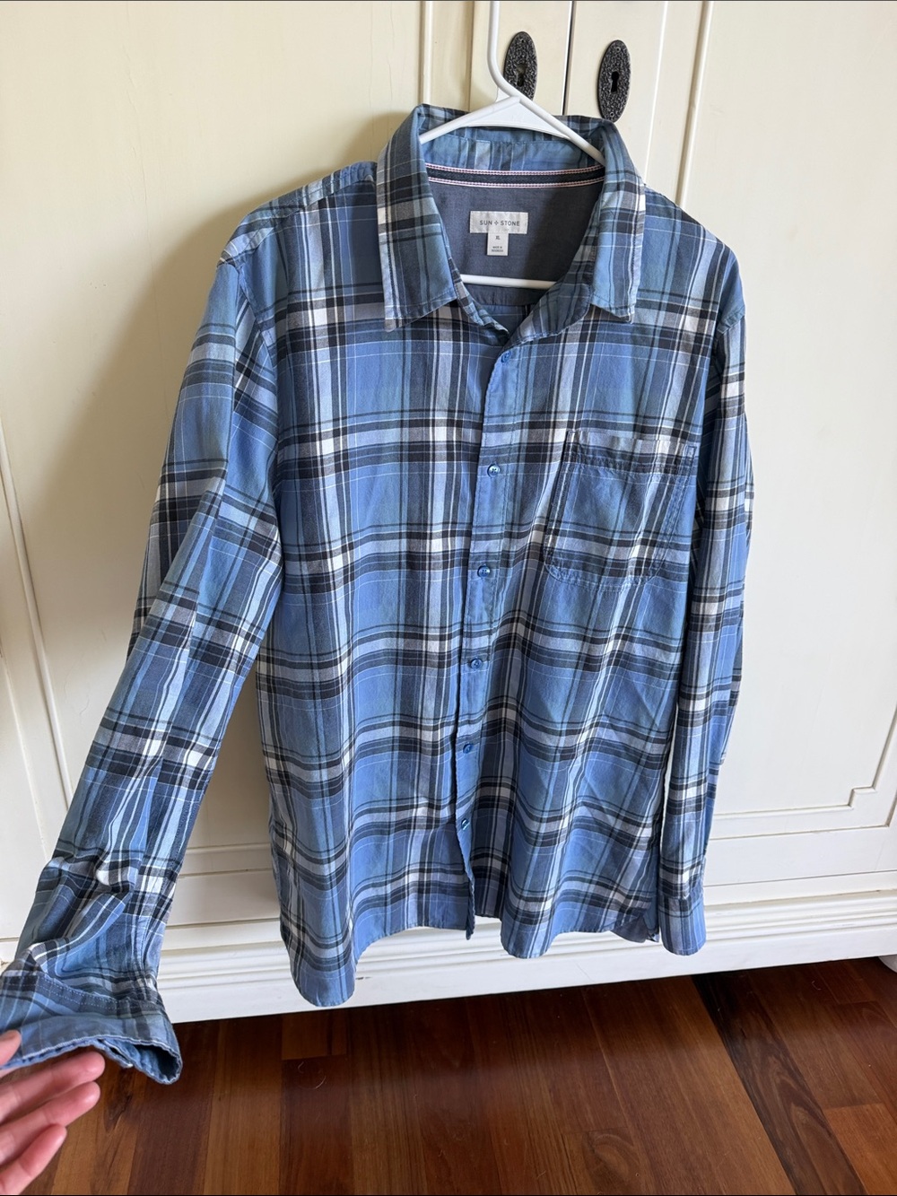 Sun + Stone Men's Blue Plaid Button-Down Shirt - Picture 5 of 7